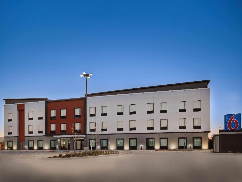 Motel 6 Dallas, TX-Methodist Charlton Medical Ctr. image