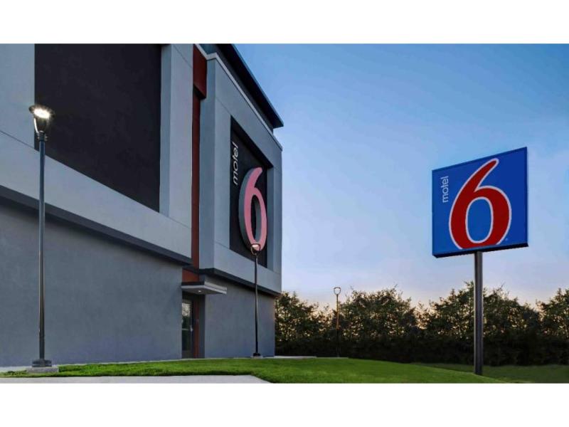 Motel 6 Dallas, TX-Methodist Charlton Medical Ctr. 3