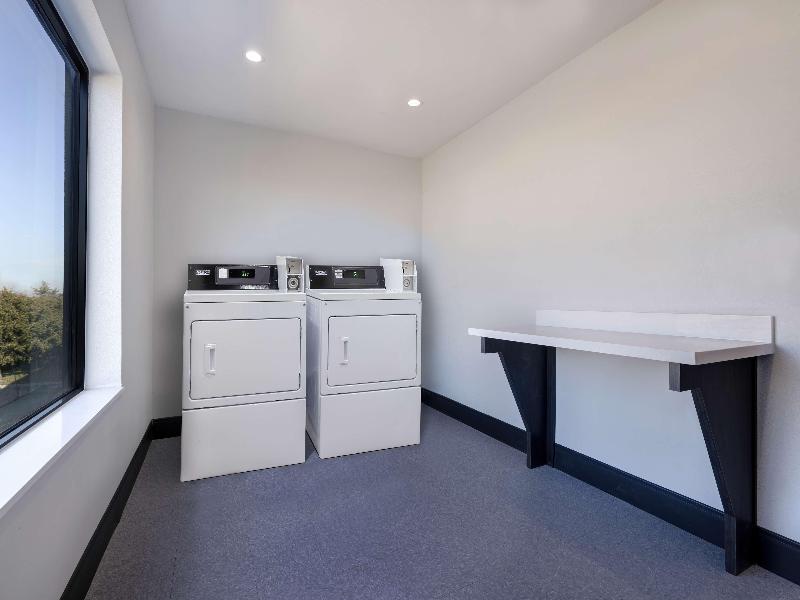 Motel 6 Dallas, TX-Methodist Charlton Medical Ctr. image
