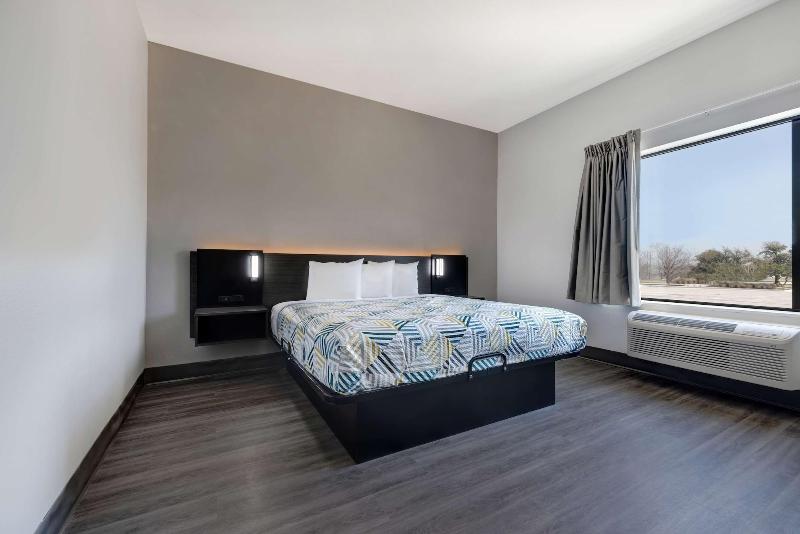 Motel 6 Dallas, TX-Methodist Charlton Medical Ctr. image