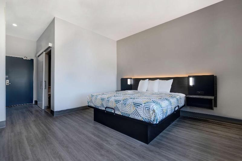 Motel 6 Dallas, TX-Methodist Charlton Medical Ctr. image