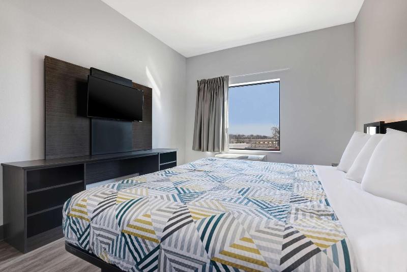 Motel 6 Dallas, TX-Methodist Charlton Medical Ctr. image