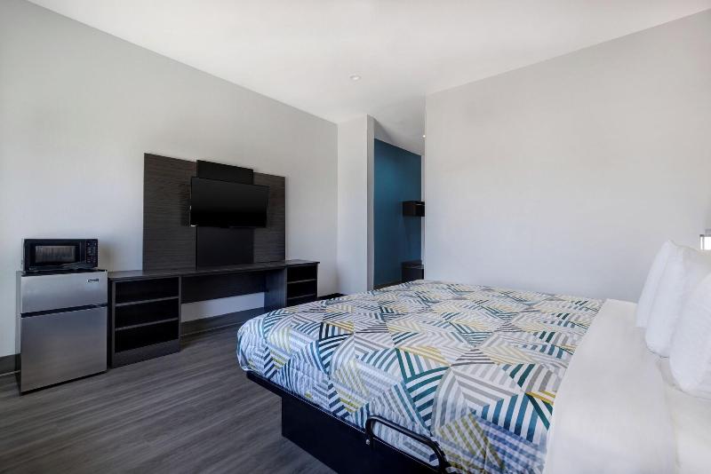 Motel 6 Dallas, TX-Methodist Charlton Medical Ctr. image