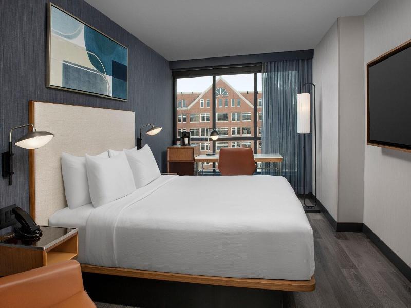 Courtyard by Marriot Washington DC image