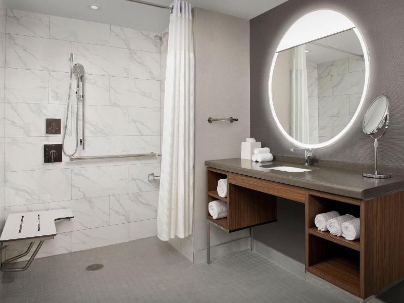 Courtyard by Marriot Washington DC image