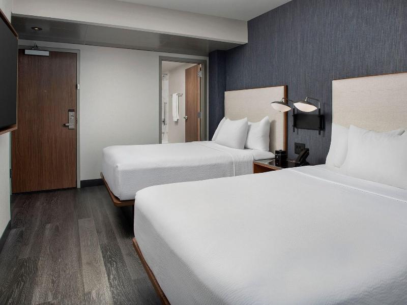 Courtyard by Marriot Washington DC image