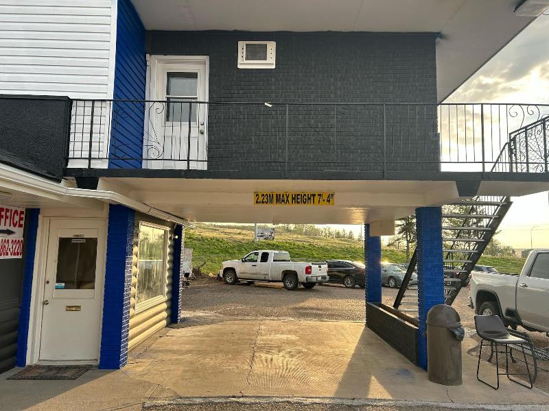 Riverside Motel — exterior view
