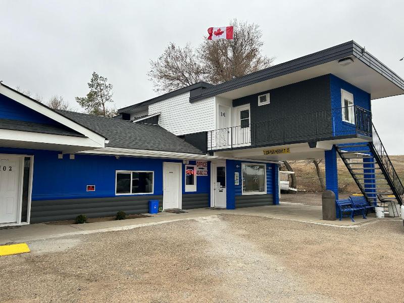 Riverside Motel — general view