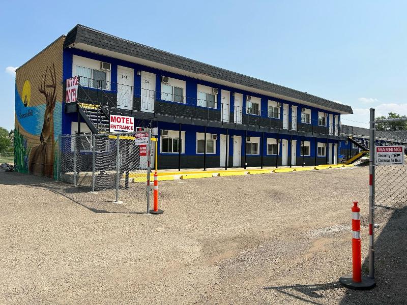 Riverside Motel — general view