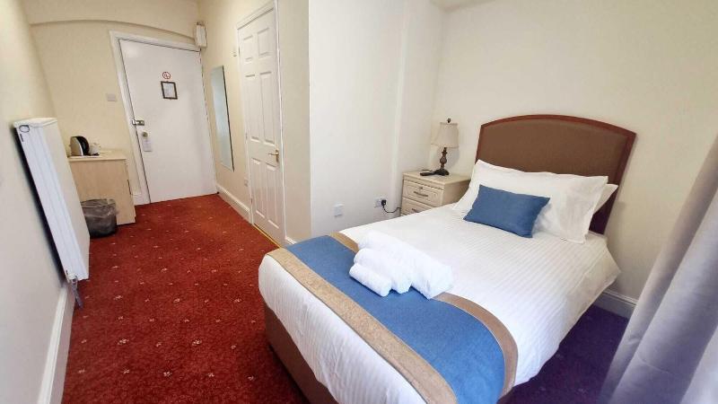 Royal Swan Ashley Manor image
