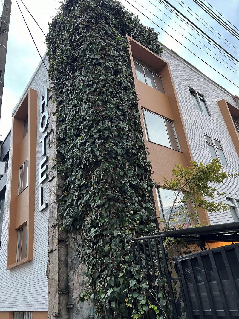 Hotel Calantha image