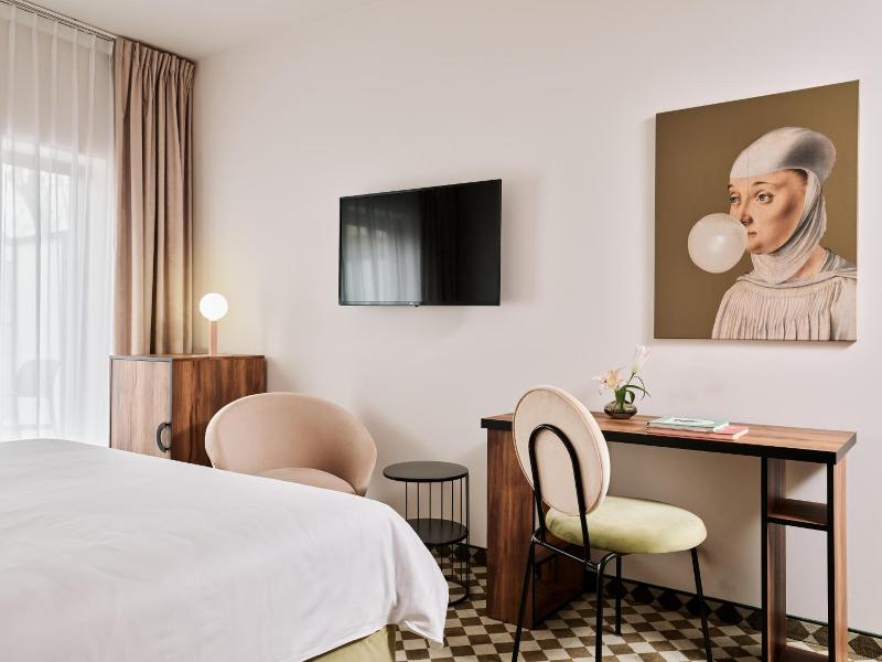 Hotel Pietryna image