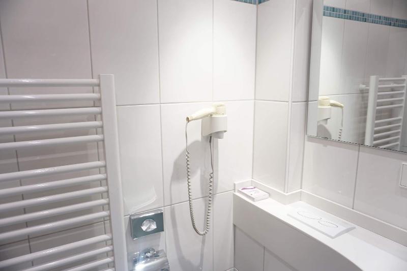Herdegen Rooms Self Check In image