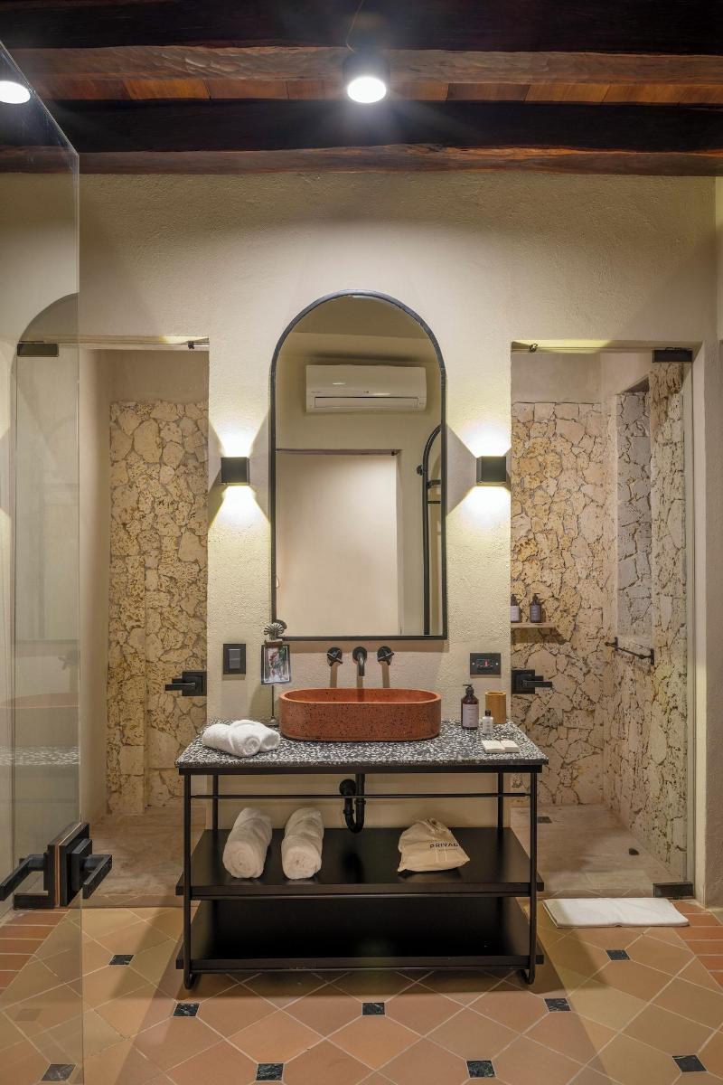 Privado Selfservice Boutique Rooms image
