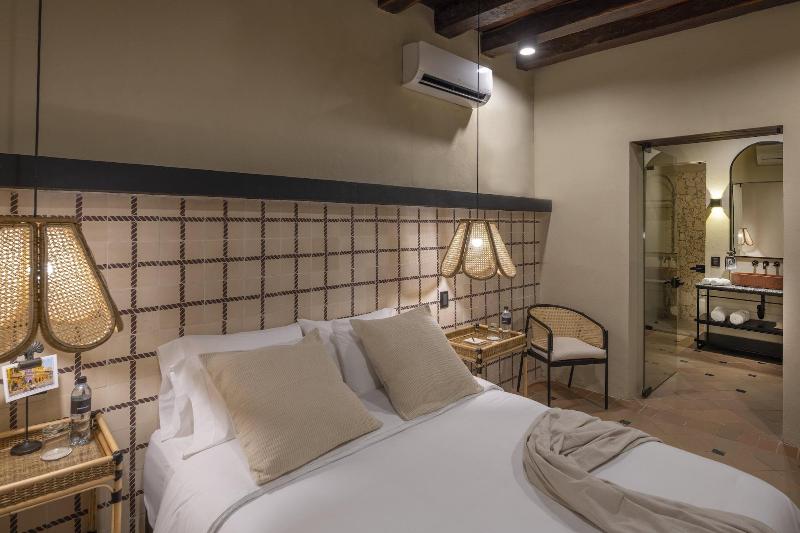 Privado Selfservice Boutique Rooms image