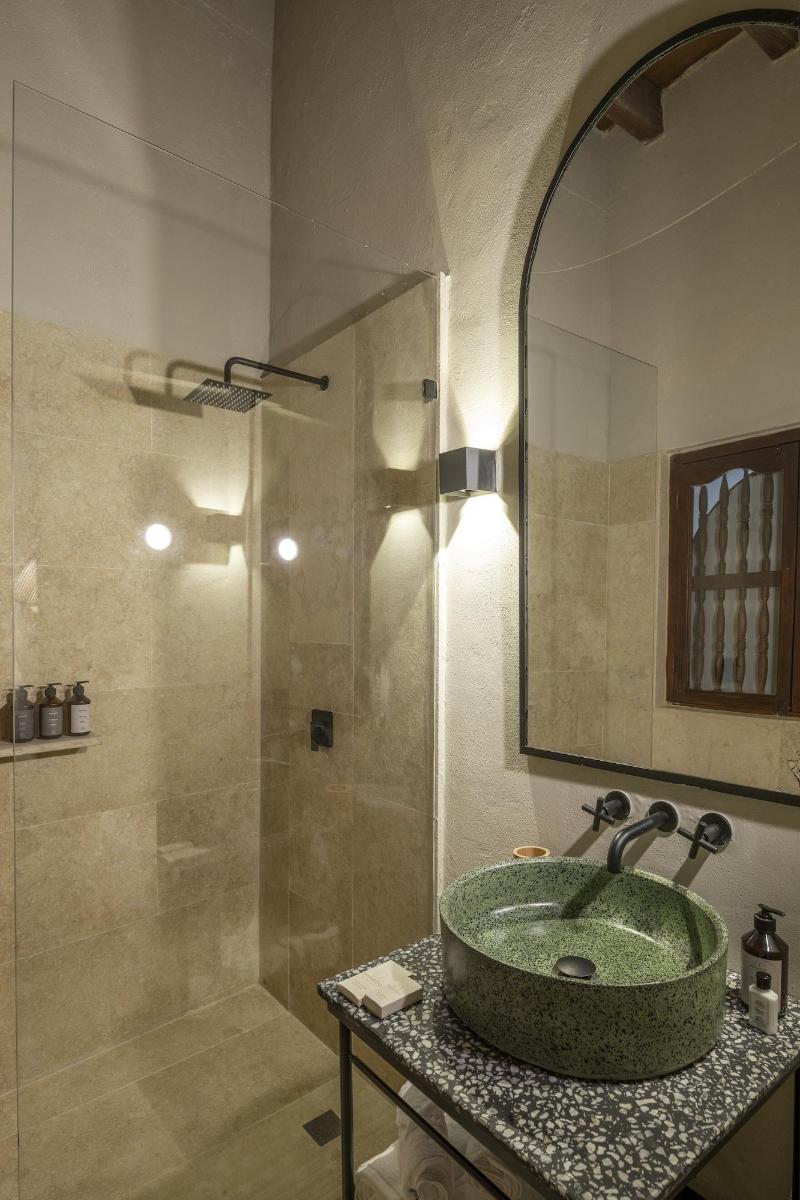 Privado Selfservice Boutique Rooms image