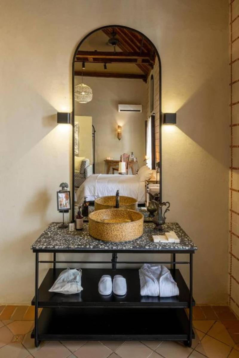 Privado Selfservice Boutique Rooms image