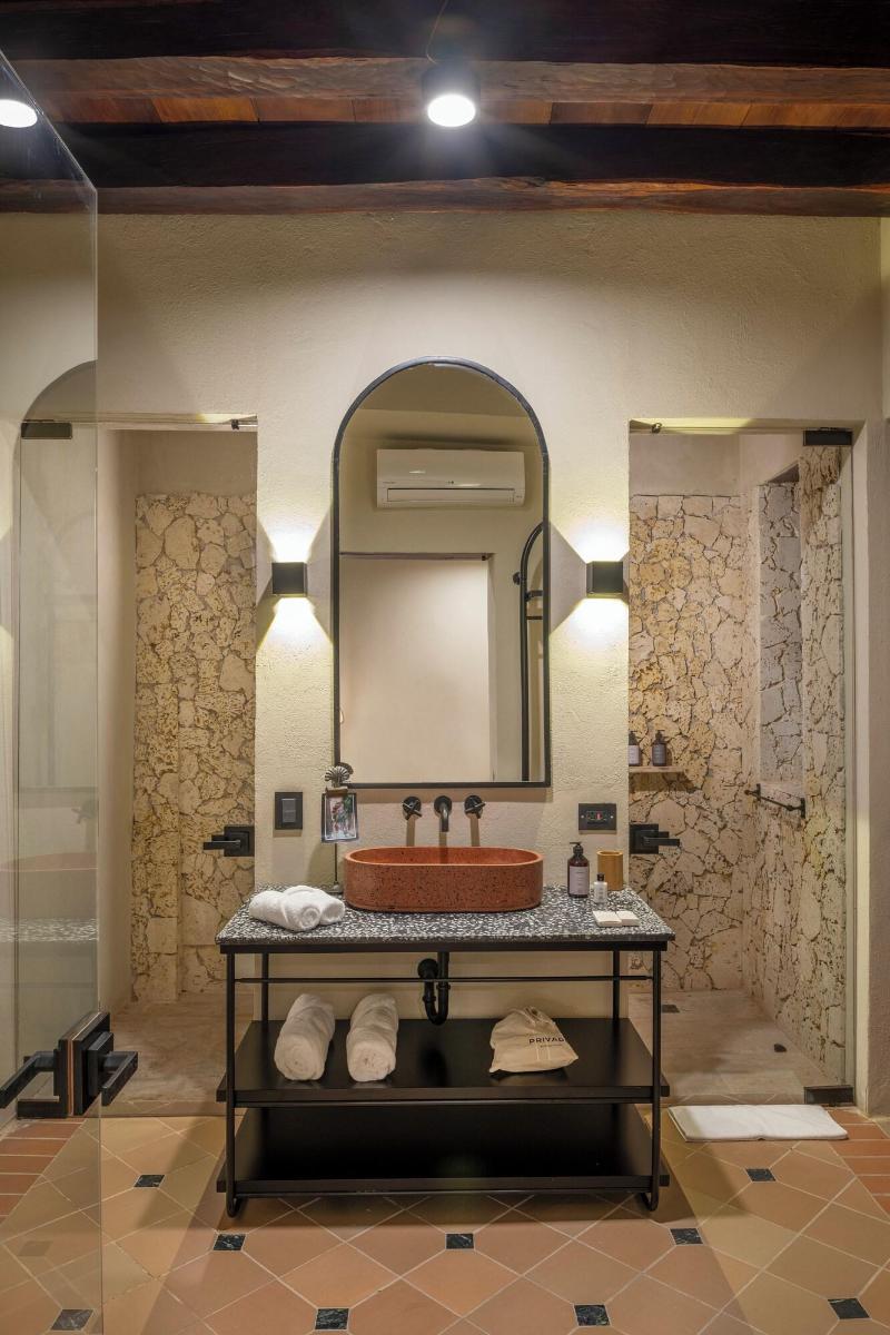 Privado Selfservice Boutique Rooms image