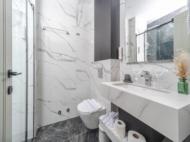 Hotel kingStone Budva image