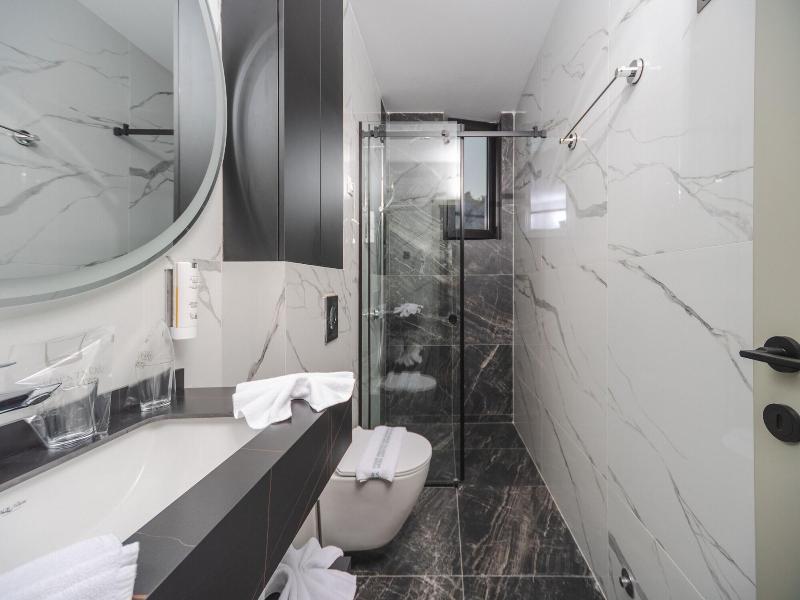 Hotel kingStone Budva image