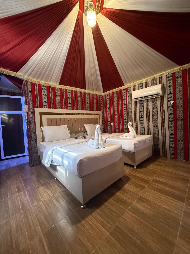 Hasan Zawaideh Luxury Camp 2 image