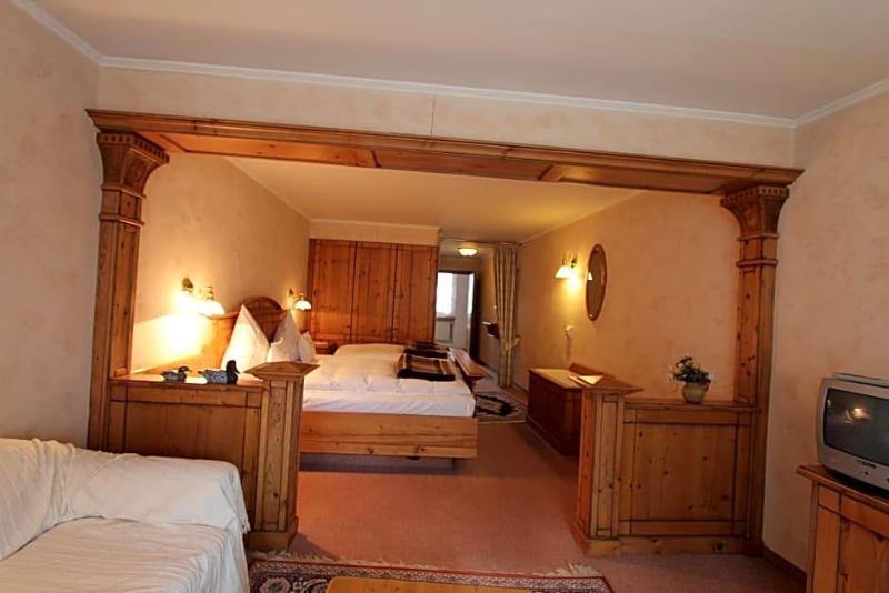 Lahntalhotel Feudingen image