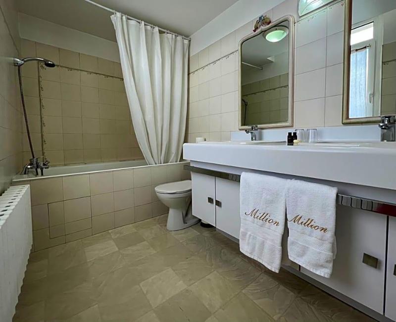 Hotel Million image
