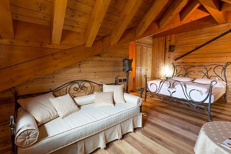 Hotel Arisch image
