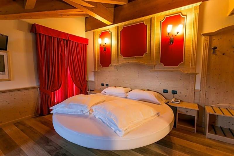 Hotel Arisch image