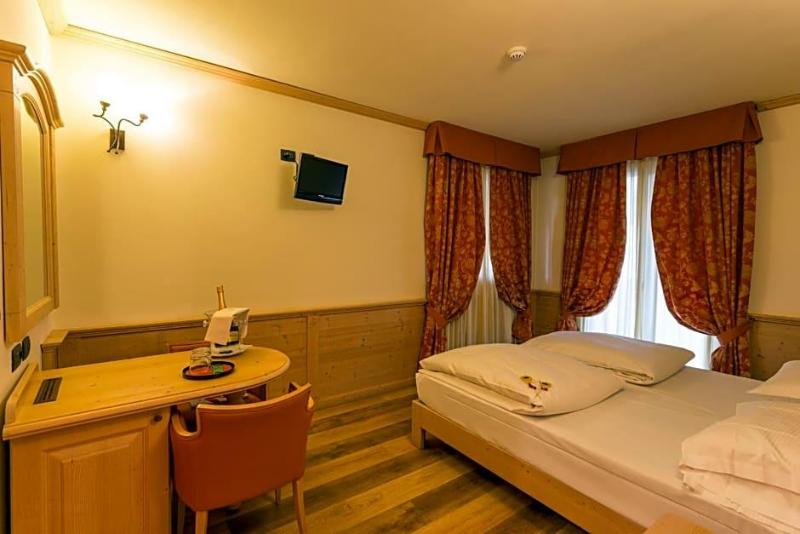 Hotel Arisch image
