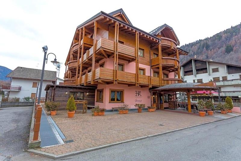 Hotel Arisch image