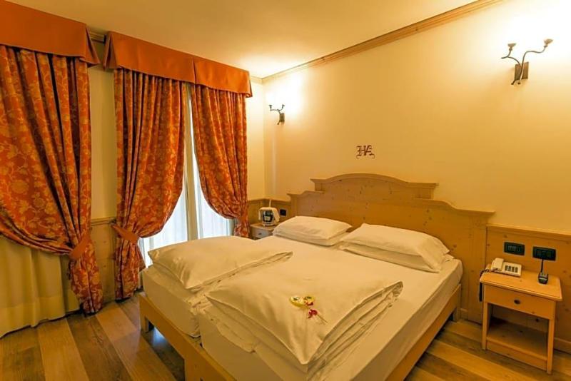 Hotel Arisch image