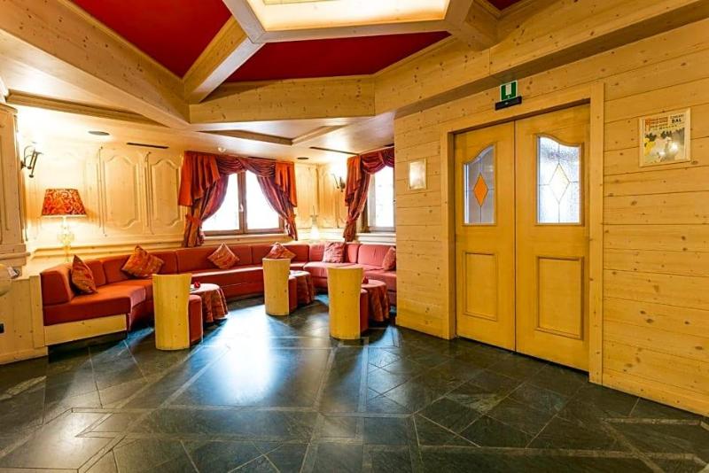Hotel Arisch image