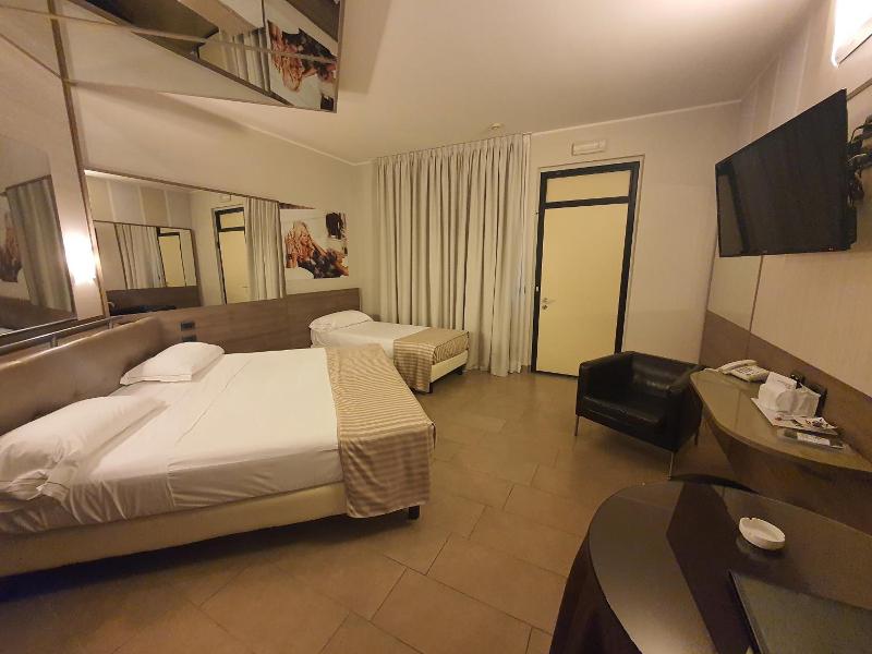 Hotel Motel 2 image