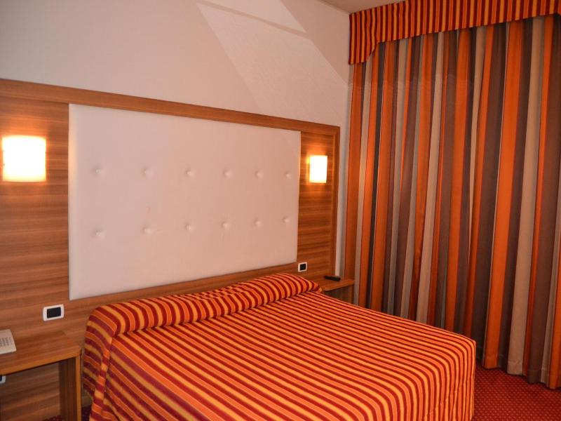 Hotel Motel 2 image
