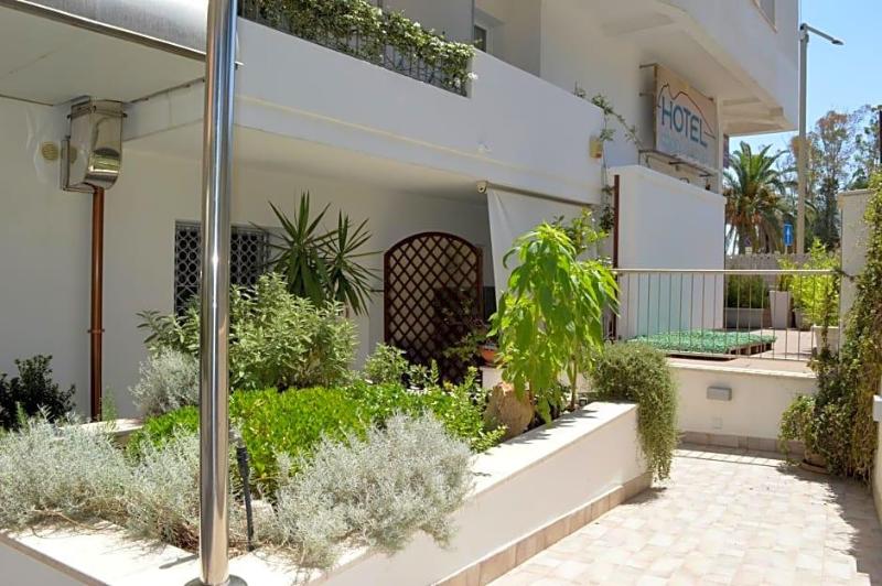 Hotel Chentu Lunas image