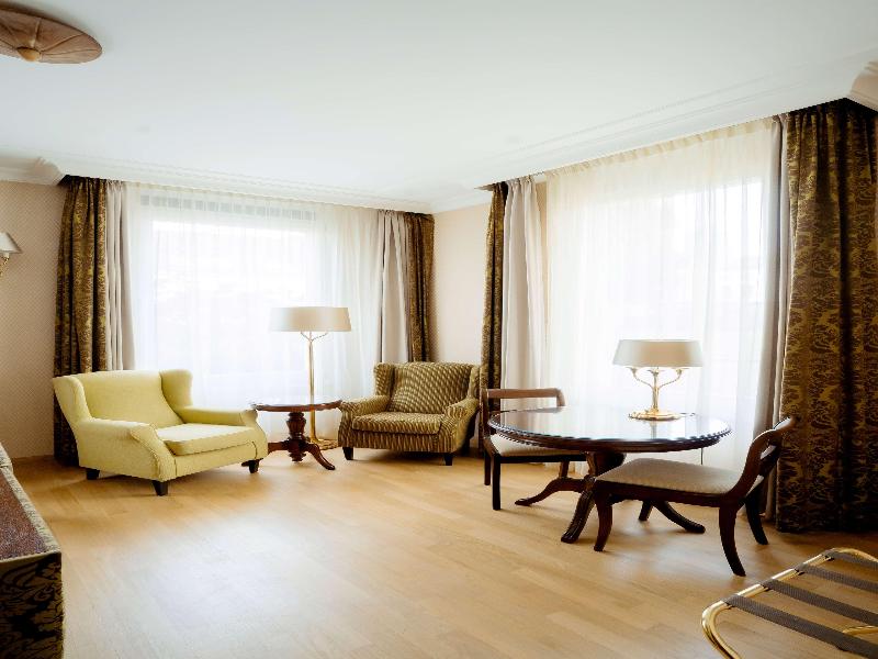 Grand Hotel Karel V image
