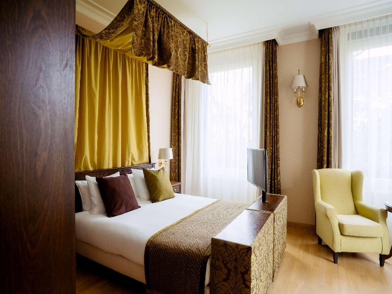 Grand Hotel Karel V image