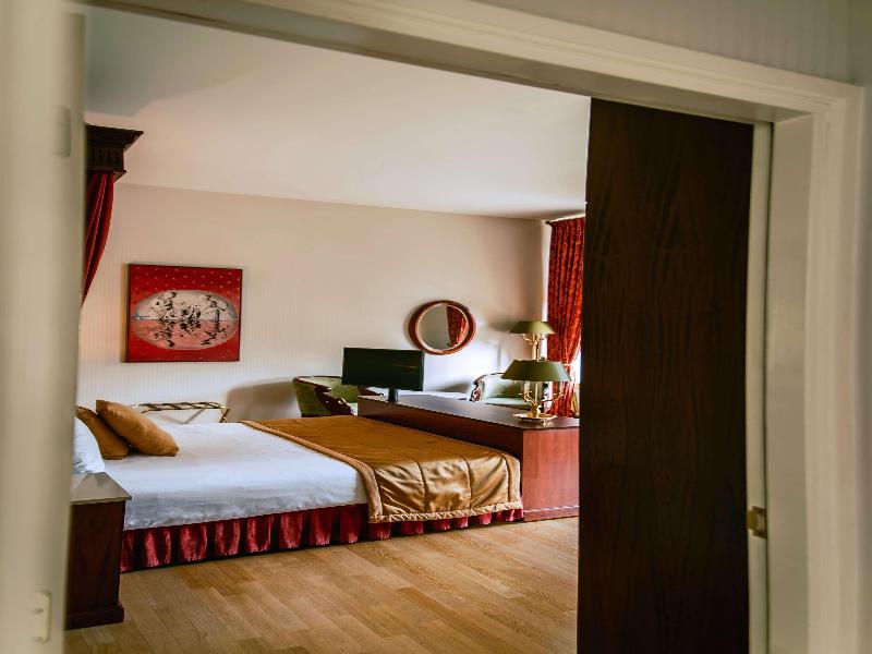 Grand Hotel Karel V image