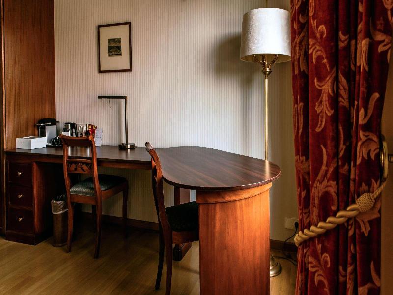 Grand Hotel Karel V image