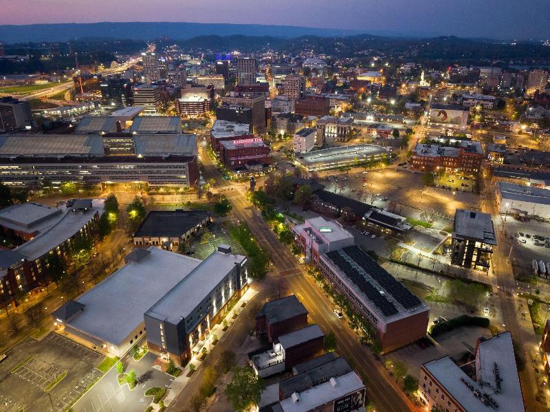 La Quinta Inn & Suites Chattanooga Downtown/South image