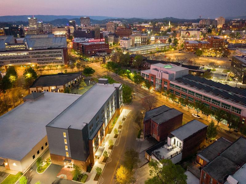 La Quinta Inn & Suites Chattanooga Downtown/South image