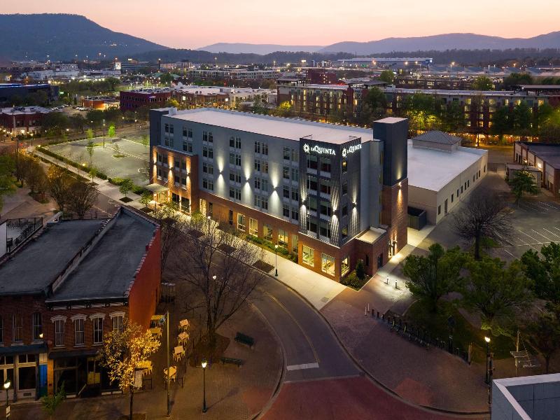 La Quinta Inn & Suites Chattanooga Downtown/South image