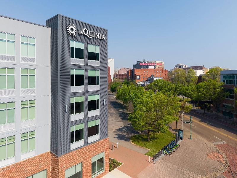 La Quinta Inn & Suites Chattanooga Downtown/South image