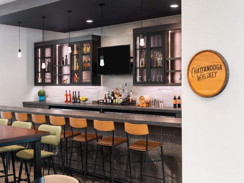 La Quinta Inn & Suites Chattanooga Downtown/South image