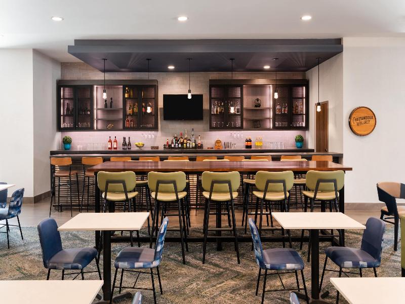 La Quinta Inn & Suites Chattanooga Downtown/South image