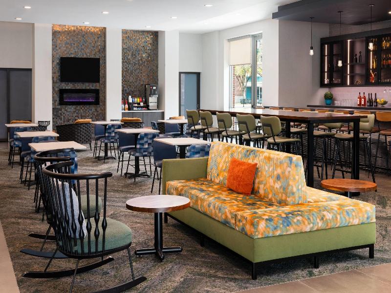 La Quinta Inn & Suites Chattanooga Downtown/South image