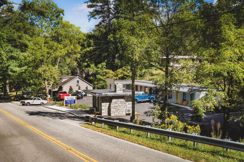 Blue Ridge Tourist Court image