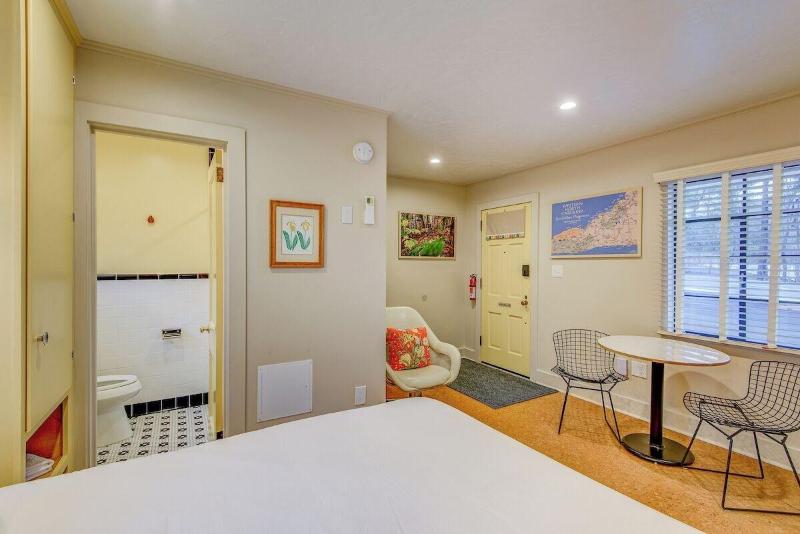 Blue Ridge Tourist Court image