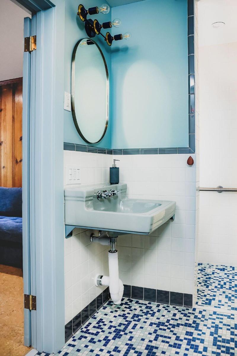 Blue Ridge Tourist Court image